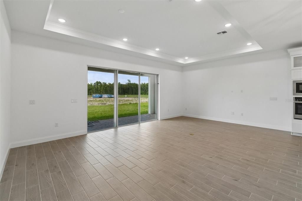 Activo con contrato: $764,990 (4 camas, 3 baños, 2552 Pies cuadrados)