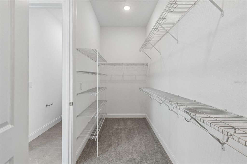 Activo con contrato: $764,990 (4 camas, 3 baños, 2552 Pies cuadrados)
