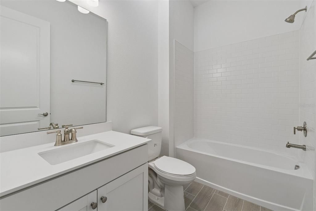 Activo con contrato: $764,990 (4 camas, 3 baños, 2552 Pies cuadrados)