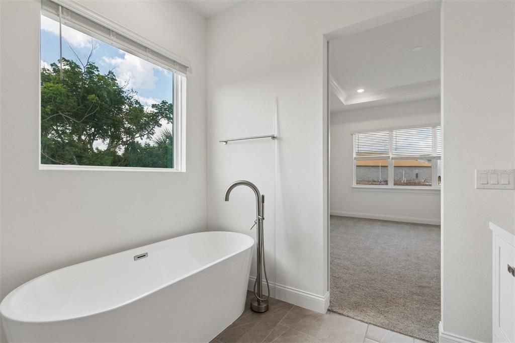 Activo con contrato: $764,990 (4 camas, 3 baños, 2552 Pies cuadrados)