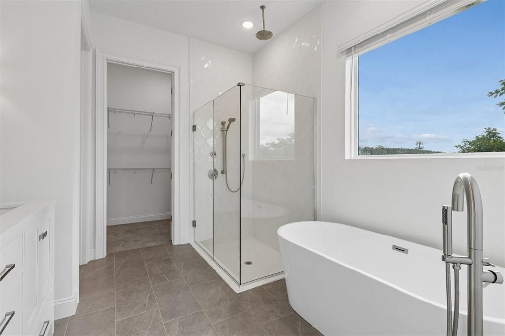Activo con contrato: $764,990 (4 camas, 3 baños, 2552 Pies cuadrados)