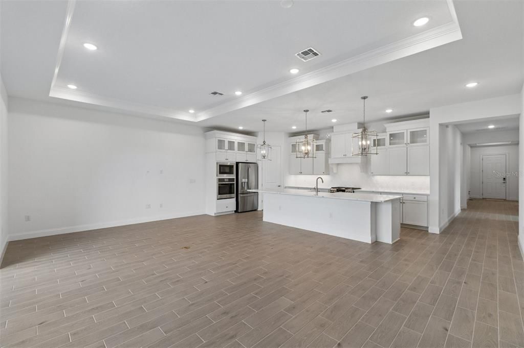 Activo con contrato: $764,990 (4 camas, 3 baños, 2552 Pies cuadrados)
