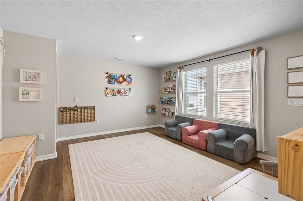 Activo con contrato: $430,000 (5 camas, 3 baños, 2551 Pies cuadrados)