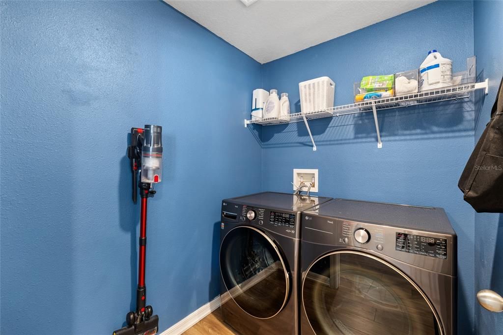 Activo con contrato: $430,000 (5 camas, 3 baños, 2551 Pies cuadrados)