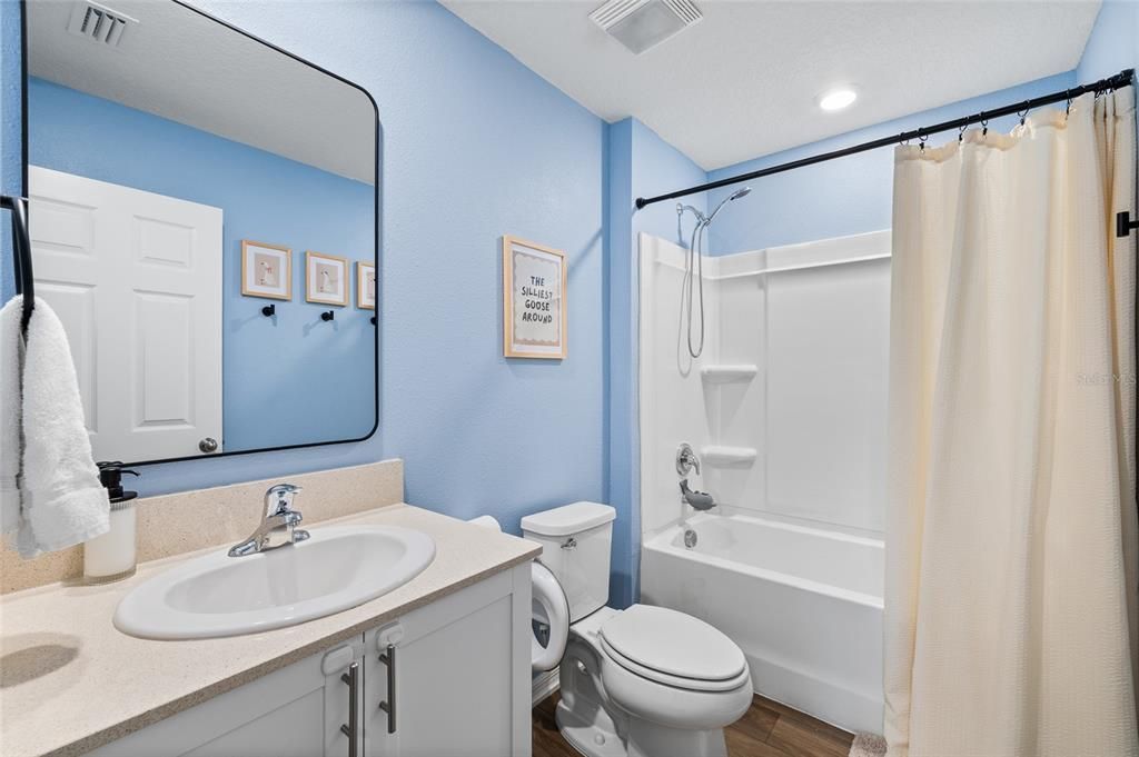Activo con contrato: $430,000 (5 camas, 3 baños, 2551 Pies cuadrados)