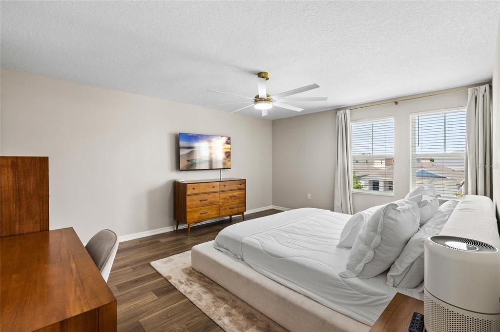 Activo con contrato: $430,000 (5 camas, 3 baños, 2551 Pies cuadrados)