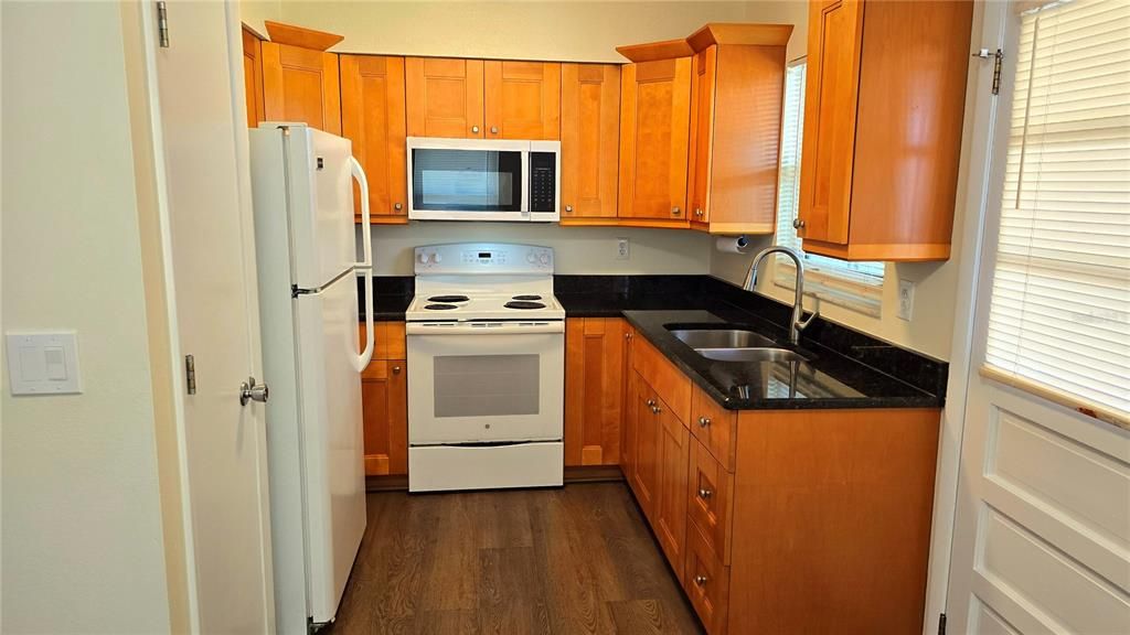 出租: $1,495 (2 贝兹, 1 浴室, 875 平方英尺)