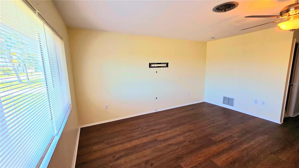 出租: $1,495 (2 贝兹, 1 浴室, 875 平方英尺)