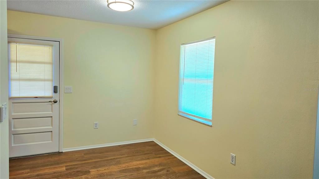 出租: $1,495 (2 贝兹, 1 浴室, 875 平方英尺)