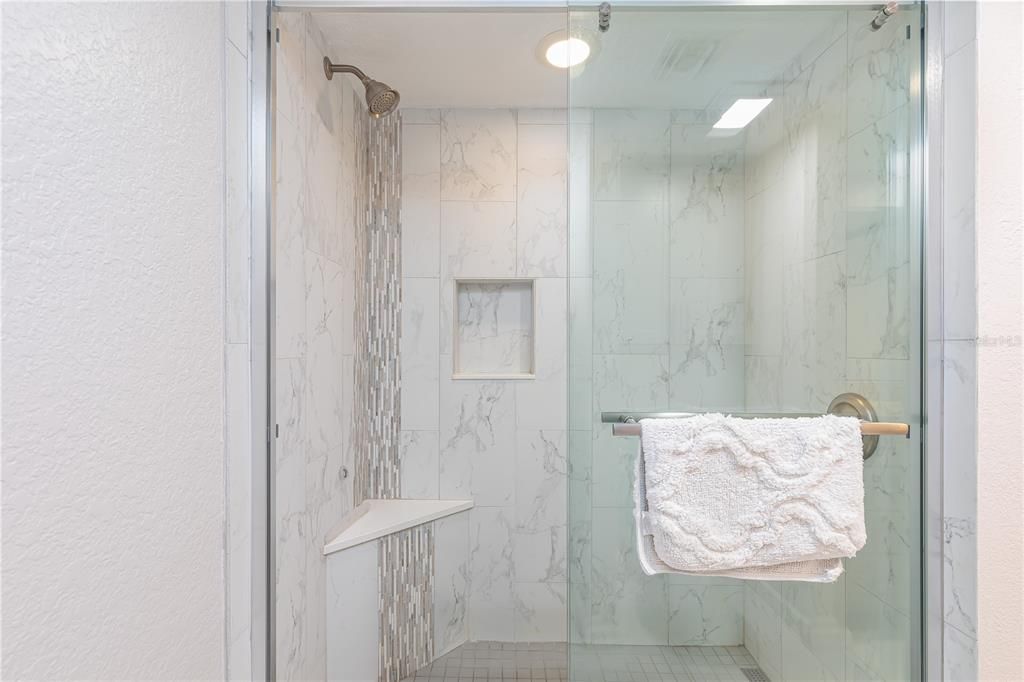 На продажу: $199,000 (2 спален, 1 ванн, 826 Квадратных фут)