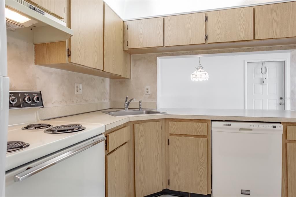 Activo con contrato: $159,900 (2 camas, 2 baños, 1060 Pies cuadrados)