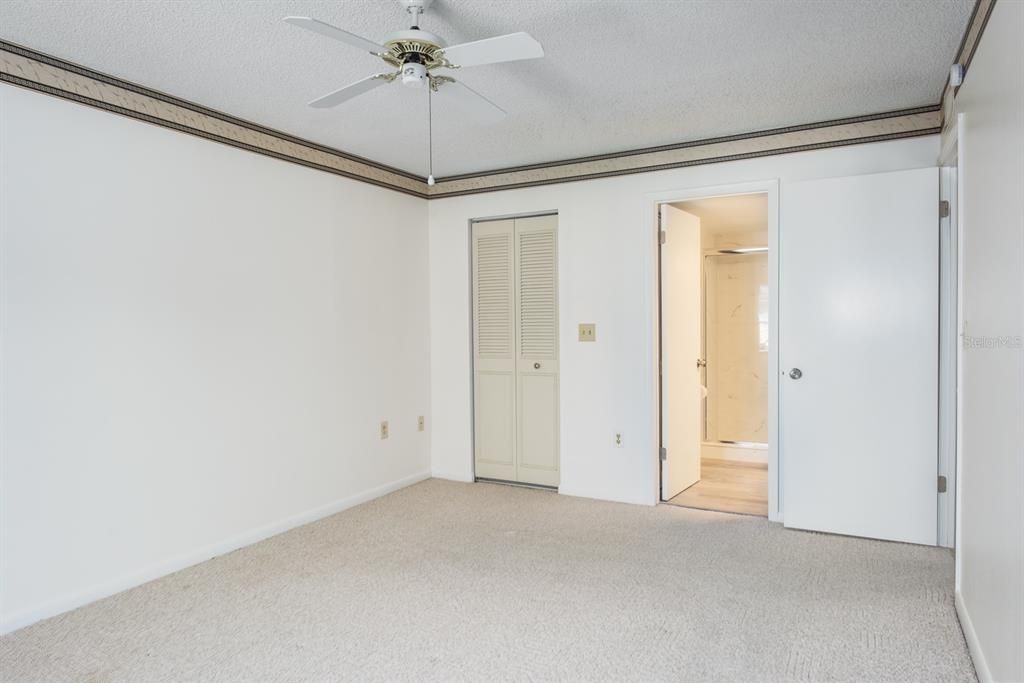 Activo con contrato: $159,900 (2 camas, 2 baños, 1060 Pies cuadrados)