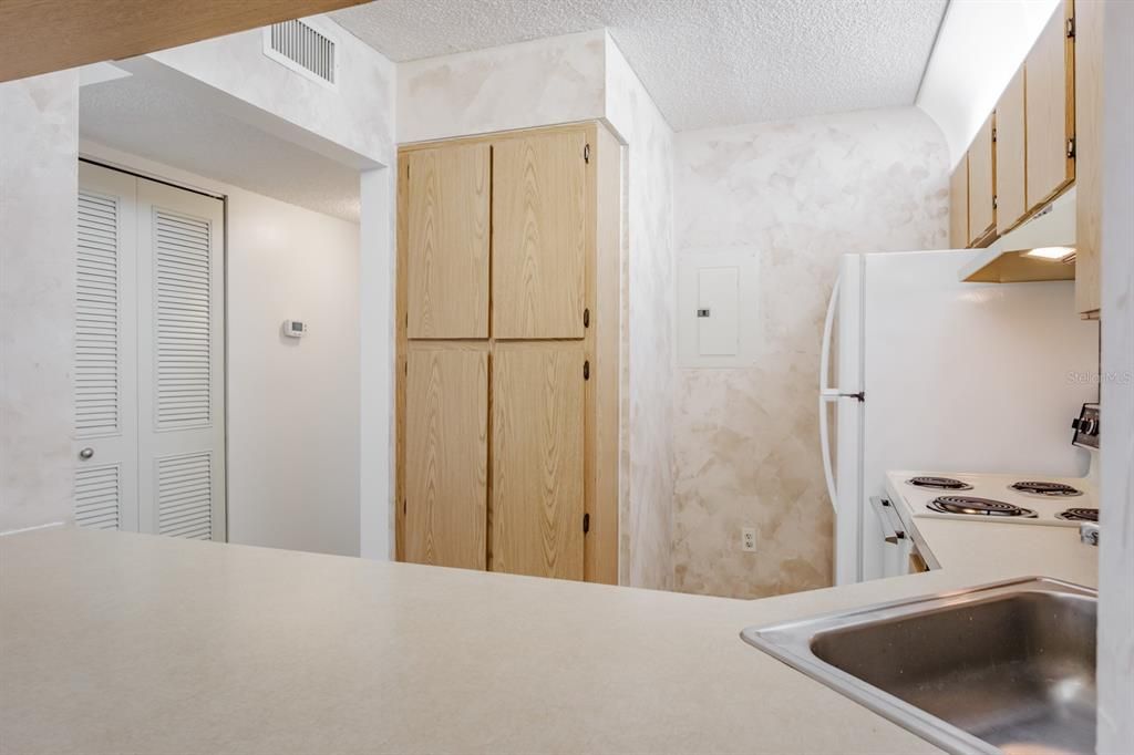 Activo con contrato: $159,900 (2 camas, 2 baños, 1060 Pies cuadrados)