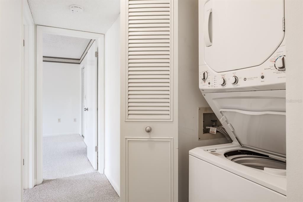 Activo con contrato: $159,900 (2 camas, 2 baños, 1060 Pies cuadrados)