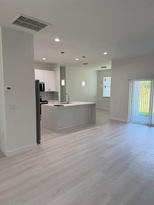 For Rent: $2,250 (4 beds, 3 baths, 1815 Square Feet)