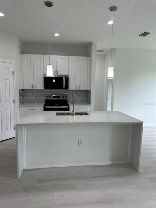 For Rent: $2,250 (4 beds, 3 baths, 1815 Square Feet)