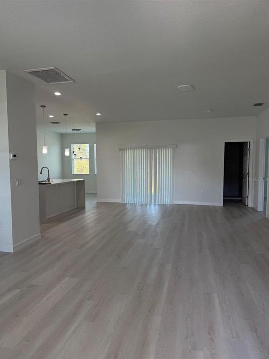 For Rent: $2,250 (4 beds, 3 baths, 1815 Square Feet)
