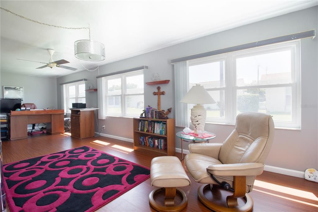 На продажу: $335,000 (2 спален, 2 ванн, 1653 Квадратных фут)