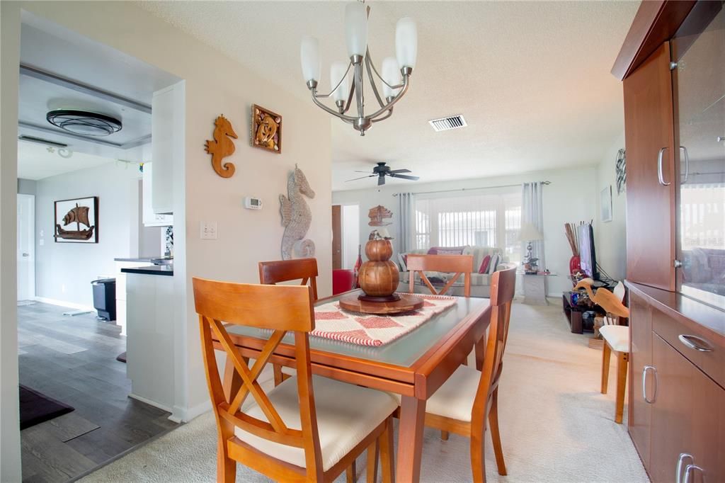 На продажу: $335,000 (2 спален, 2 ванн, 1653 Квадратных фут)