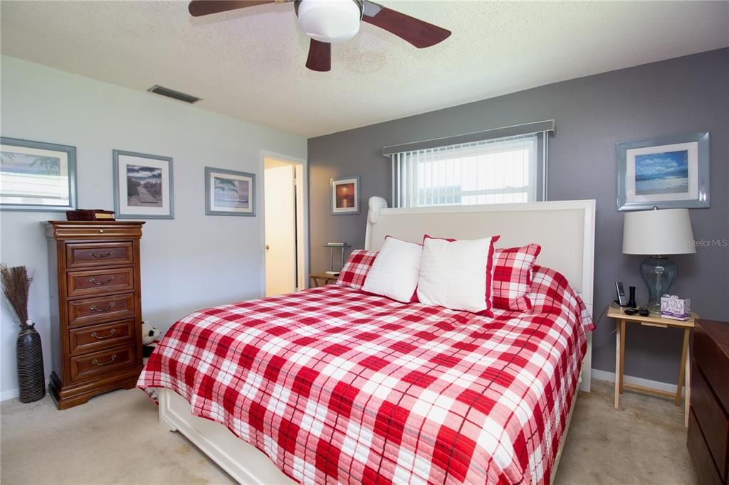 На продажу: $335,000 (2 спален, 2 ванн, 1653 Квадратных фут)