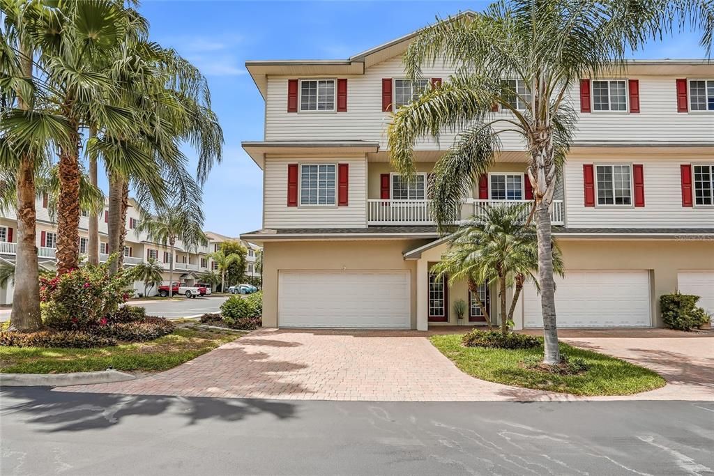 For Sale: $329,900 (4 beds, 3 baths, 2604 Square Feet)