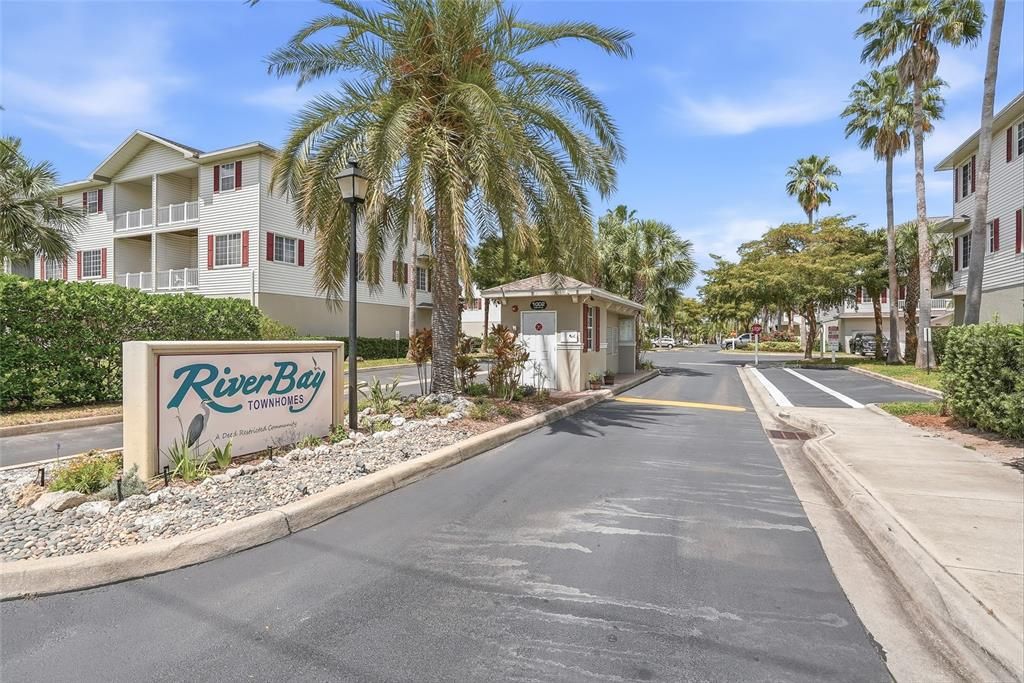For Sale: $329,900 (4 beds, 3 baths, 2604 Square Feet)