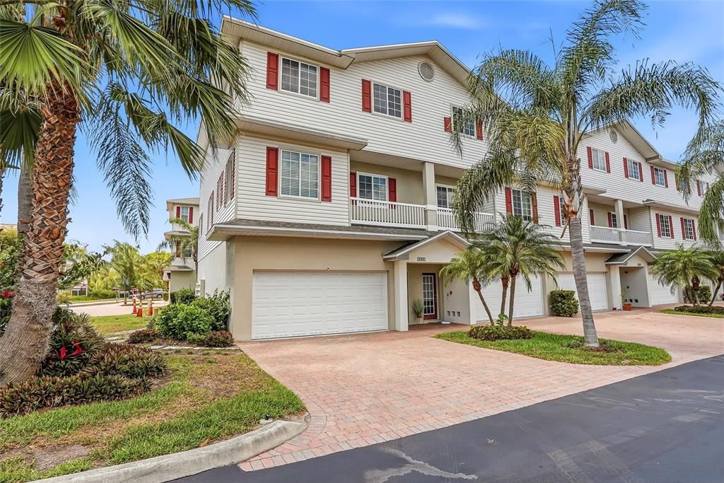 For Sale: $329,900 (4 beds, 3 baths, 2604 Square Feet)