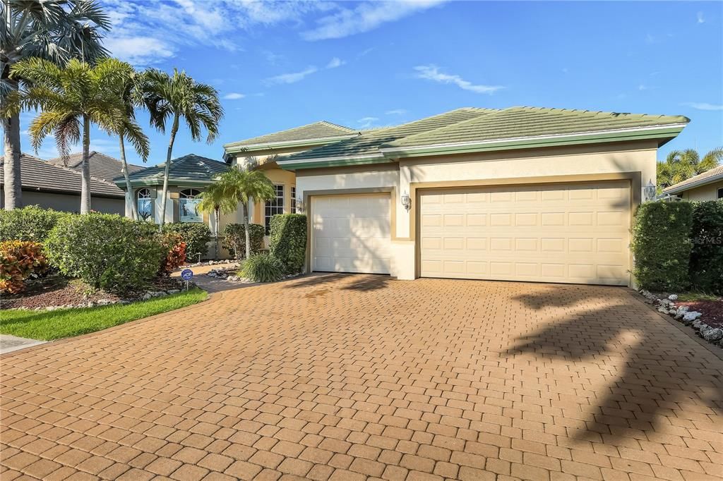En Venta: $1,290,000 (3 camas, 3 baños, 2587 Pies cuadrados)