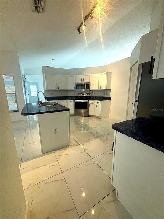 For Rent: $2,450 (3 beds, 2 baths, 1448 Square Feet)