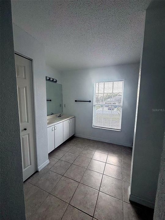 For Rent: $2,450 (3 beds, 2 baths, 1448 Square Feet)