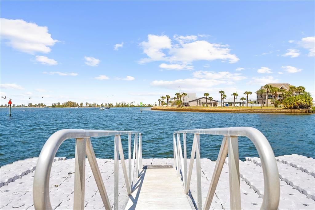 En Venta: $579,995 (0.18 acres)