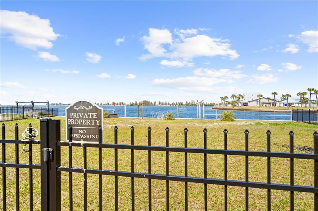 En Venta: $579,995 (0.18 acres)