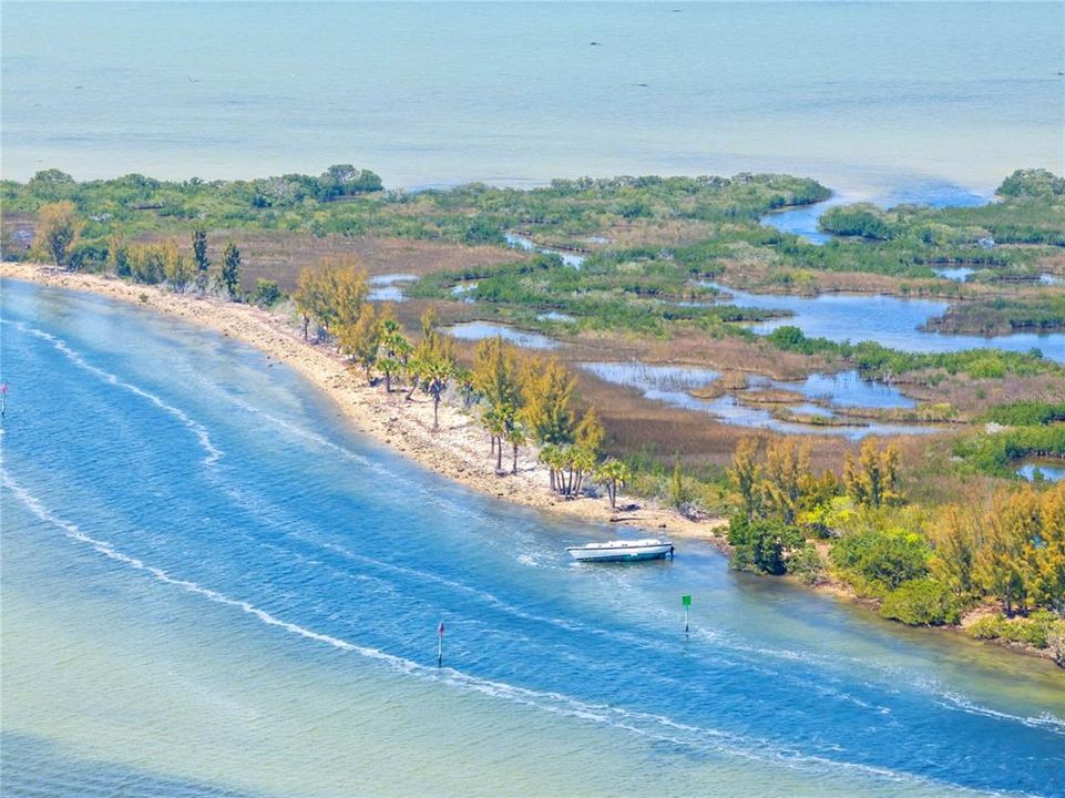 En Venta: $579,995 (0.18 acres)