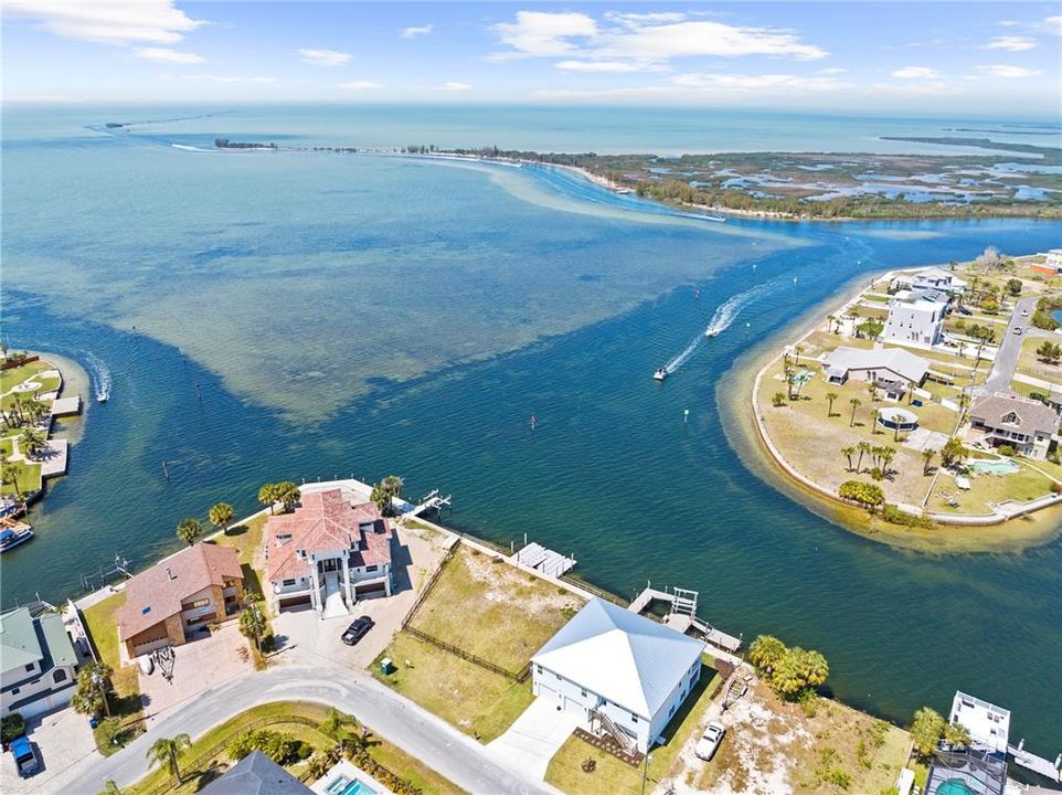 En Venta: $579,995 (0.18 acres)