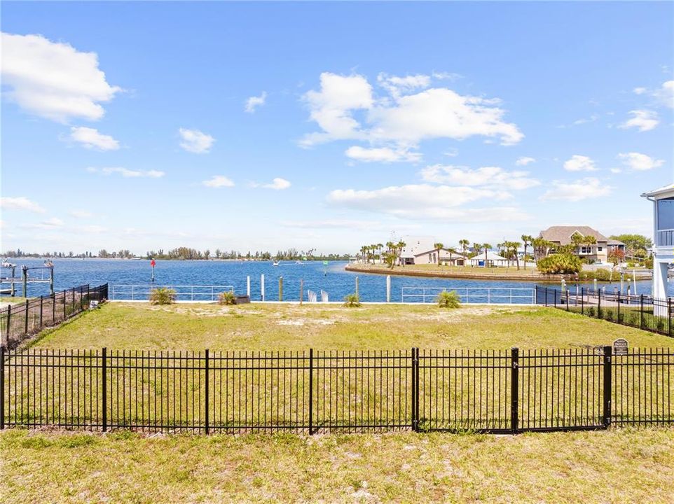 En Venta: $579,995 (0.18 acres)
