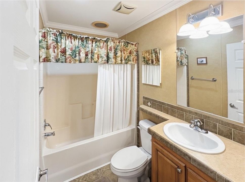 Active With Contract: $169,900 (2 beds, 2 baths, 1296 Square Feet)
