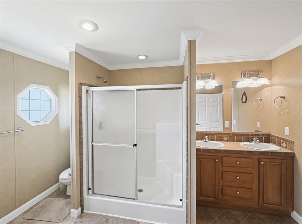 Active With Contract: $169,900 (2 beds, 2 baths, 1296 Square Feet)