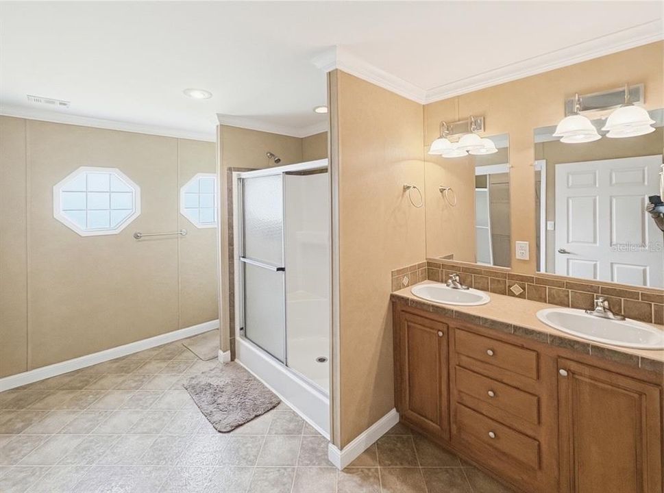 Active With Contract: $169,900 (2 beds, 2 baths, 1296 Square Feet)