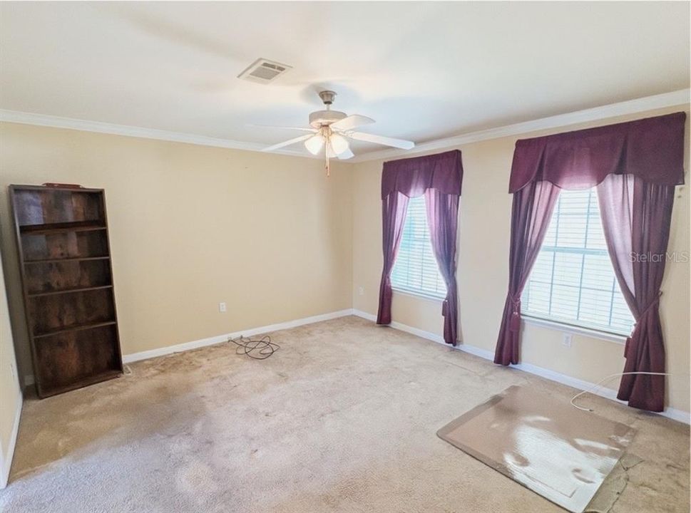 Active With Contract: $169,900 (2 beds, 2 baths, 1296 Square Feet)