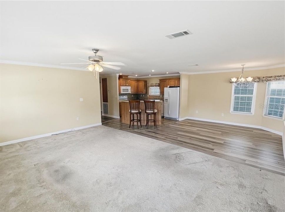 Active With Contract: $169,900 (2 beds, 2 baths, 1296 Square Feet)