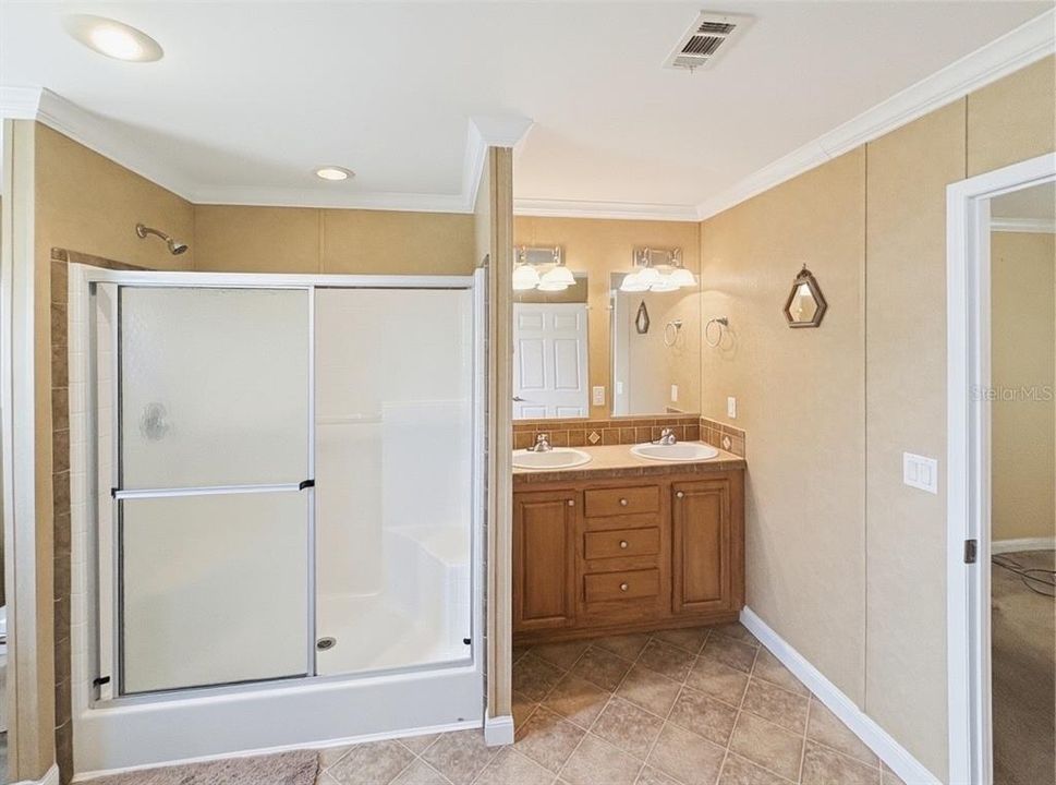Active With Contract: $169,900 (2 beds, 2 baths, 1296 Square Feet)
