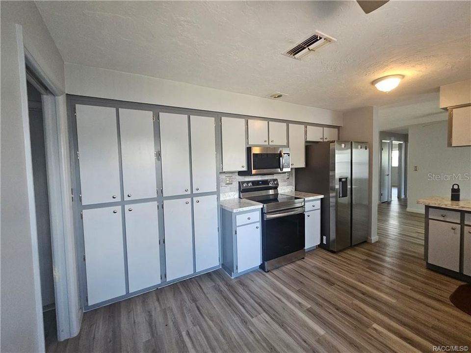 Activo con contrato: $185,000 (2 camas, 1 baños, 1332 Pies cuadrados)