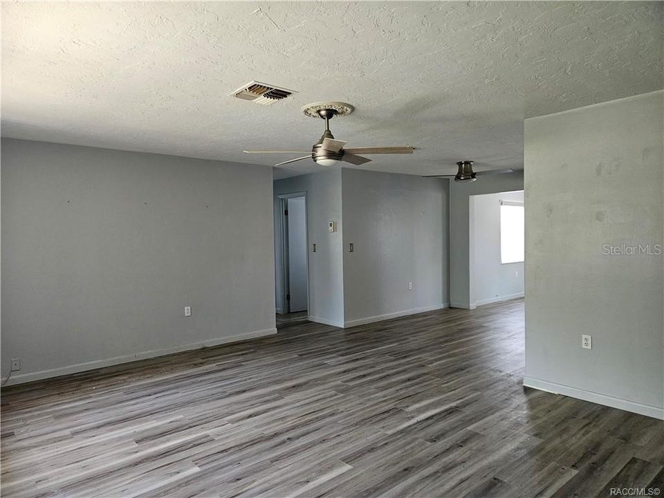 Activo con contrato: $185,000 (2 camas, 1 baños, 1332 Pies cuadrados)