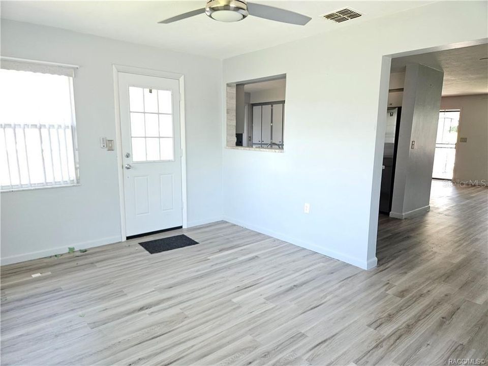 Activo con contrato: $185,000 (2 camas, 1 baños, 1332 Pies cuadrados)