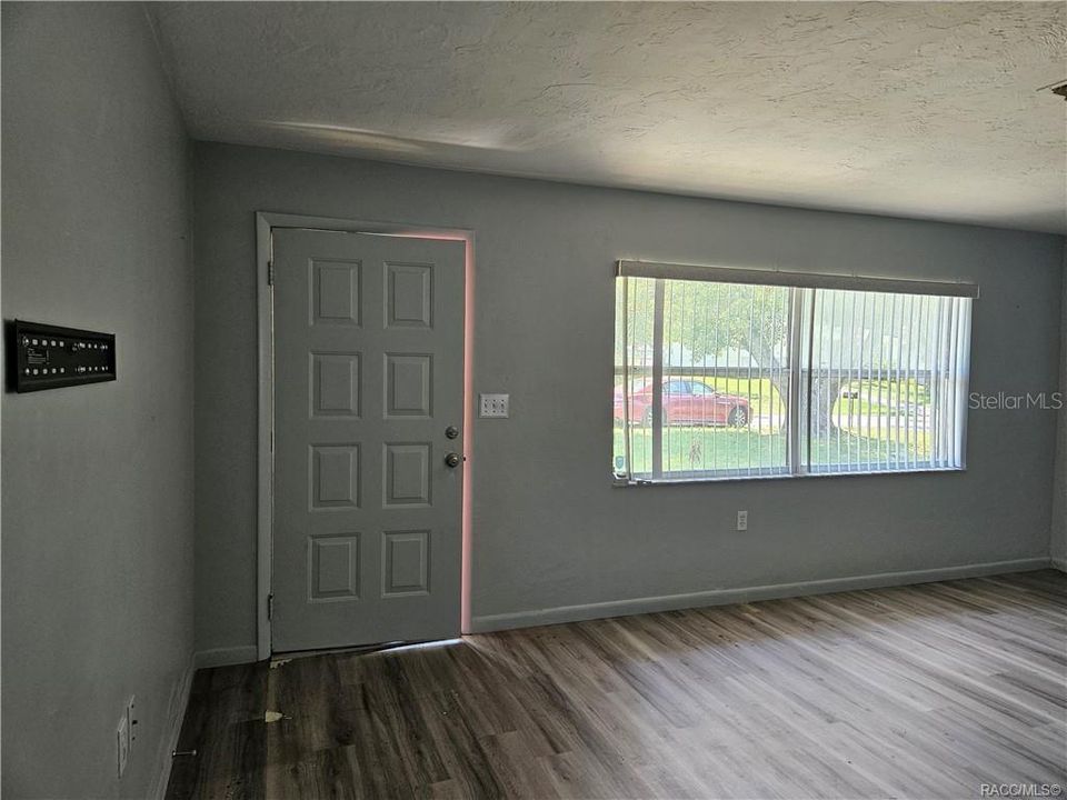 Activo con contrato: $185,000 (2 camas, 1 baños, 1332 Pies cuadrados)