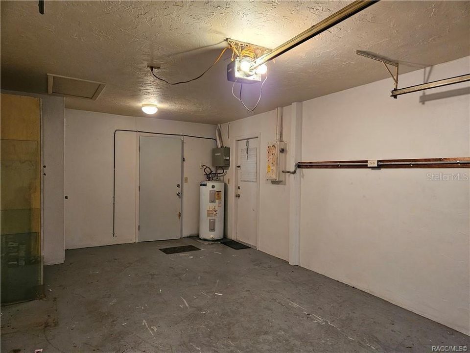 Activo con contrato: $185,000 (2 camas, 1 baños, 1332 Pies cuadrados)