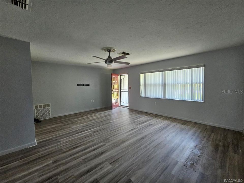 Activo con contrato: $185,000 (2 camas, 1 baños, 1332 Pies cuadrados)
