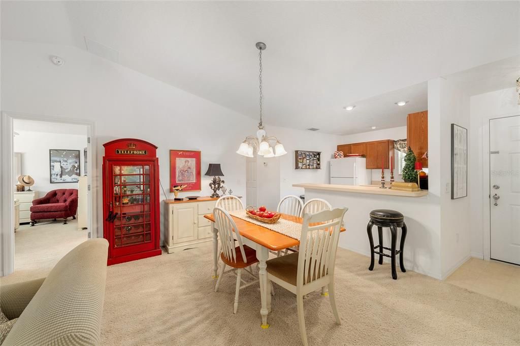 Activo con contrato: $325,000 (3 camas, 2 baños, 1240 Pies cuadrados)