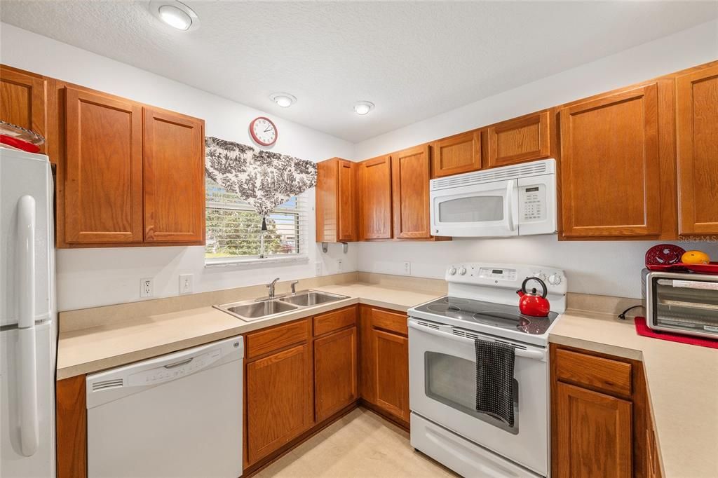 Activo con contrato: $325,000 (3 camas, 2 baños, 1240 Pies cuadrados)