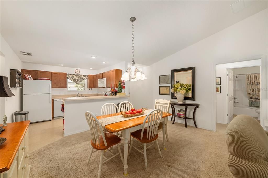 Activo con contrato: $325,000 (3 camas, 2 baños, 1240 Pies cuadrados)